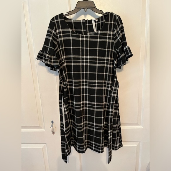 🖤⚪️ NY Collection window pane dress. EUC. Size Medium. 🖤⚪️ - Picture 6 of 11